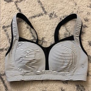 Lululemon Ta Ta Tamer in 34D - Black Stripe